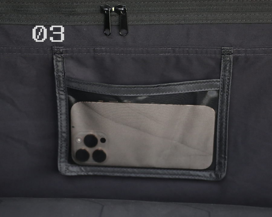 Interior pockets for your phone and other small gear.